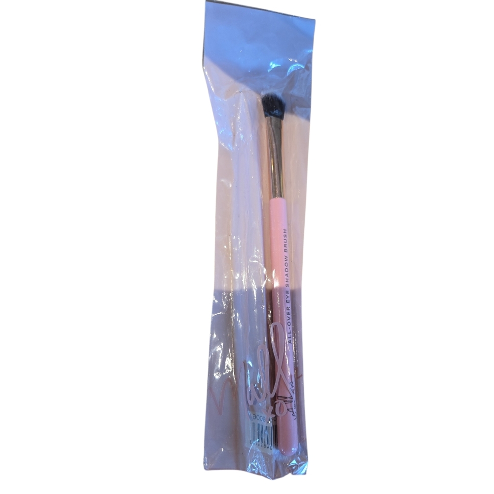 NWT Mally Beauty All Over Eye Shadow Brush Pink